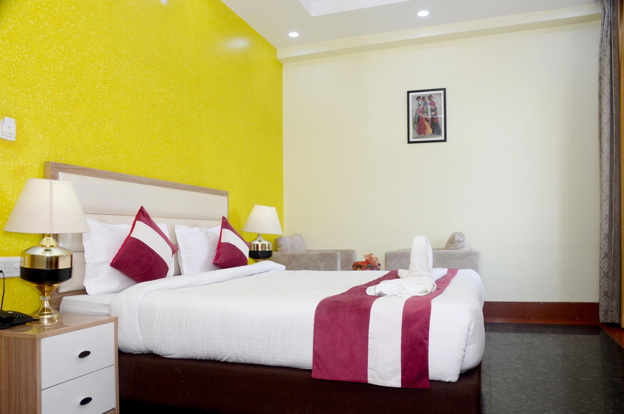 SKS Grand Palace Deluxe Double Room 8