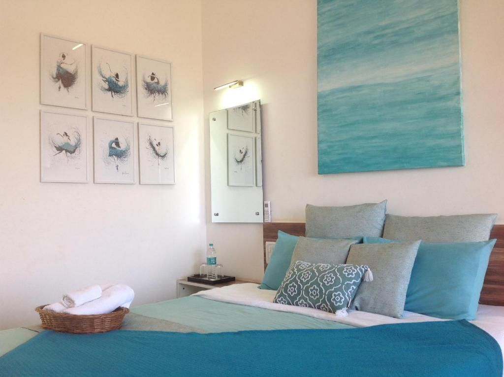 Strawberry County The Blossom Room 2