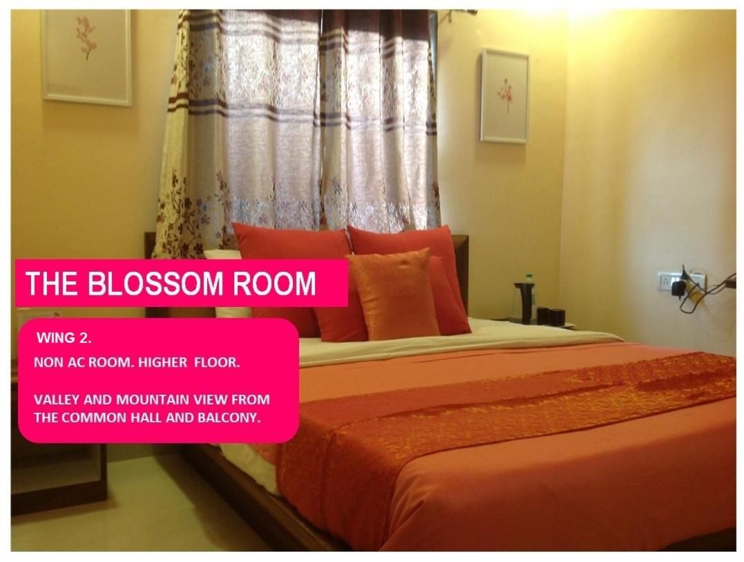 Strawberry County The Blossom Room