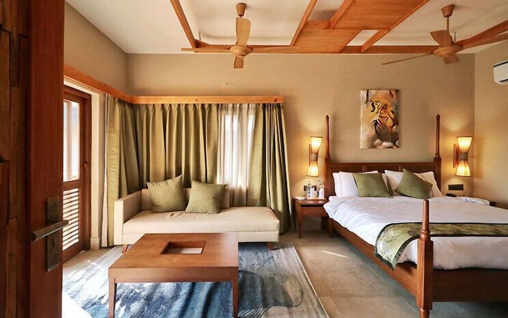 Deluxe Room (With Balcony)