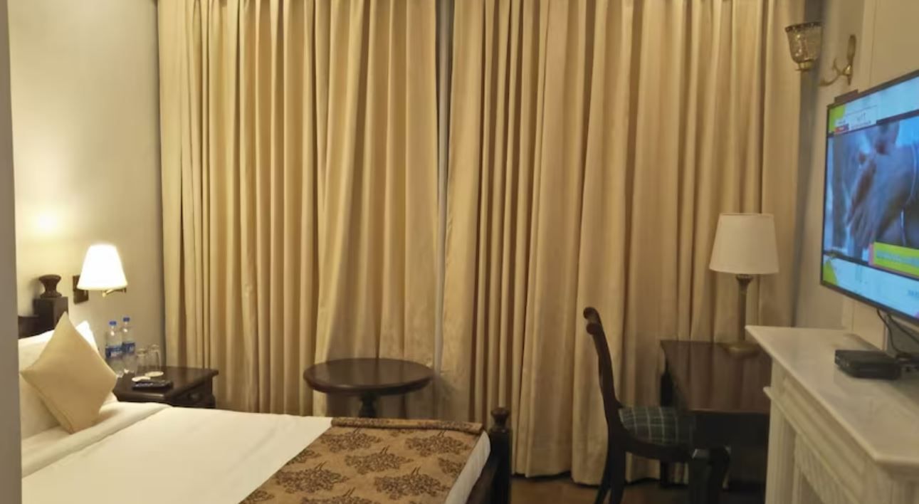 Swiss Hotel by Shivraj Nainital ( in house parking) Swiss Deluxe 3