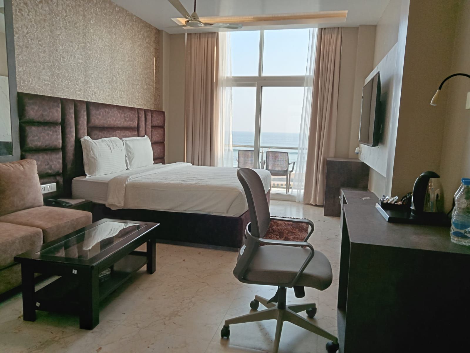 The Bay Suites Sea Facing Hotel-Right On The Golden Beach Deluxe Room Sea View with Balcony 3