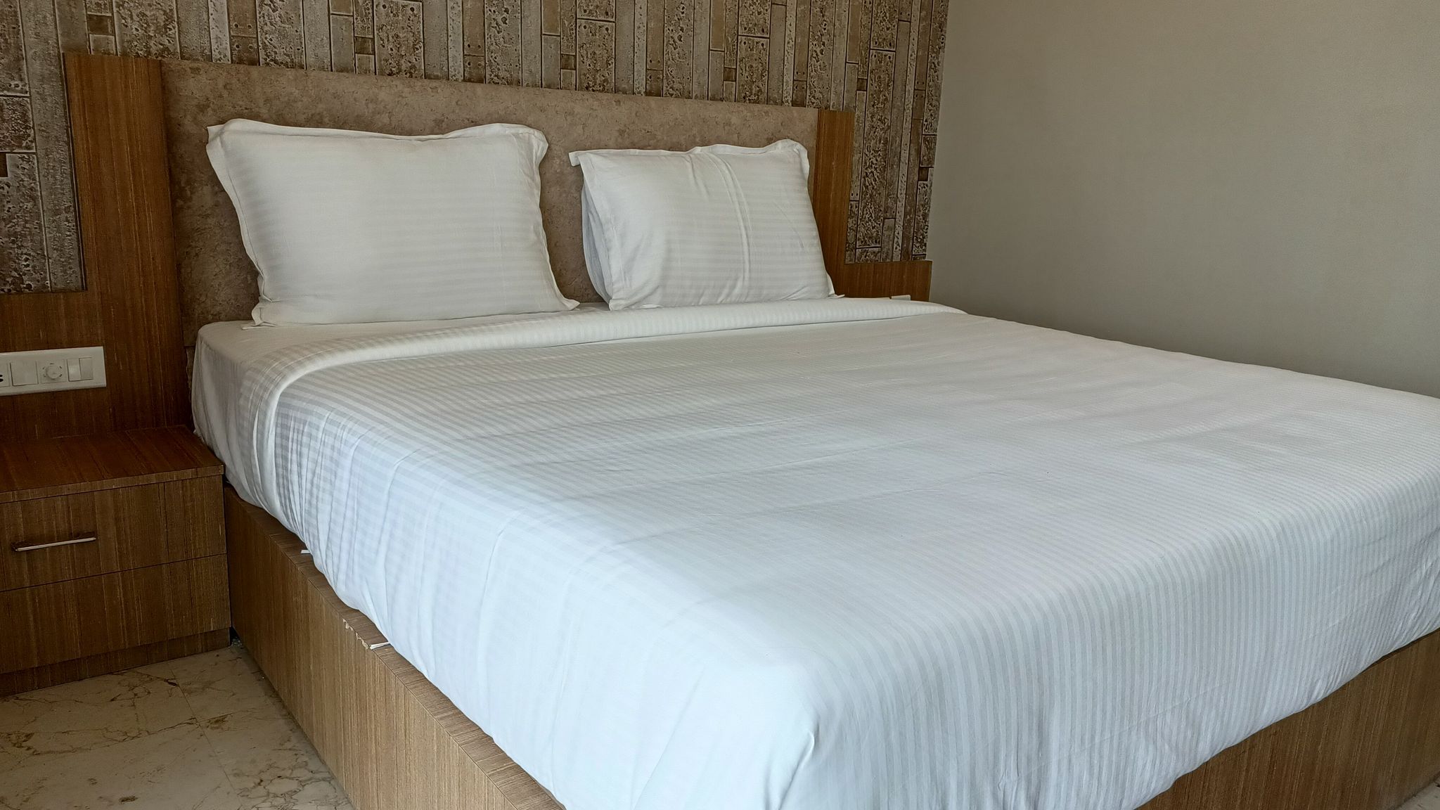 The Bay Suites Sea Facing Hotel-Right On The Golden Beach Deluxe Room Sea View with Balcony