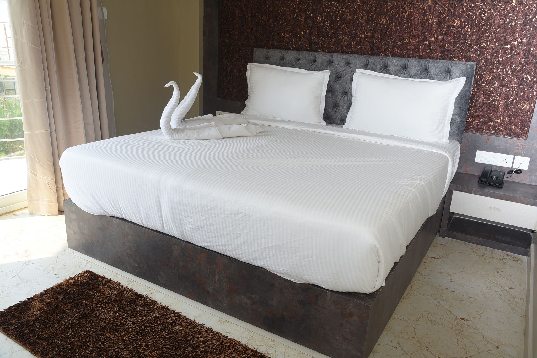 The Bay Suites Sea Facing Hotel-Right On The Golden Beach Super Deluxe Sea View with Balcony