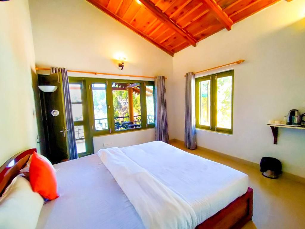 The Himalayan Living Whistling Pines Deluxe Double Room with Balcony