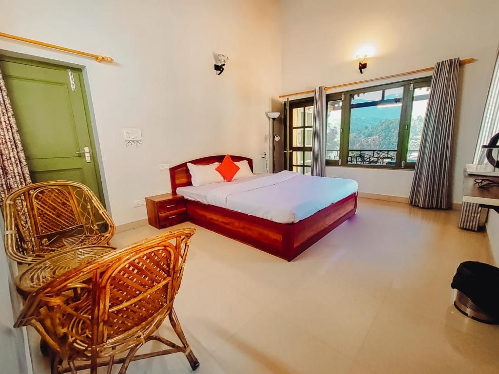 The Himalayan Living Whistling Pines Deluxe Double Room with Balcony 2