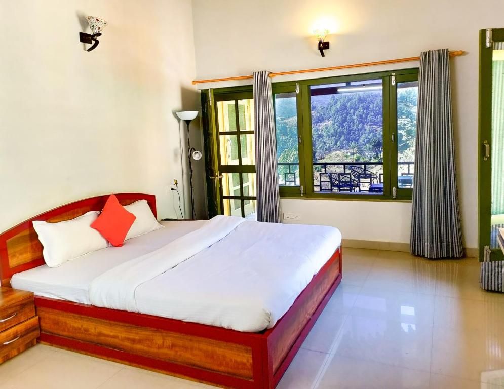 The Himalayan Living Whistling Pines Deluxe Double Room with Balcony 3