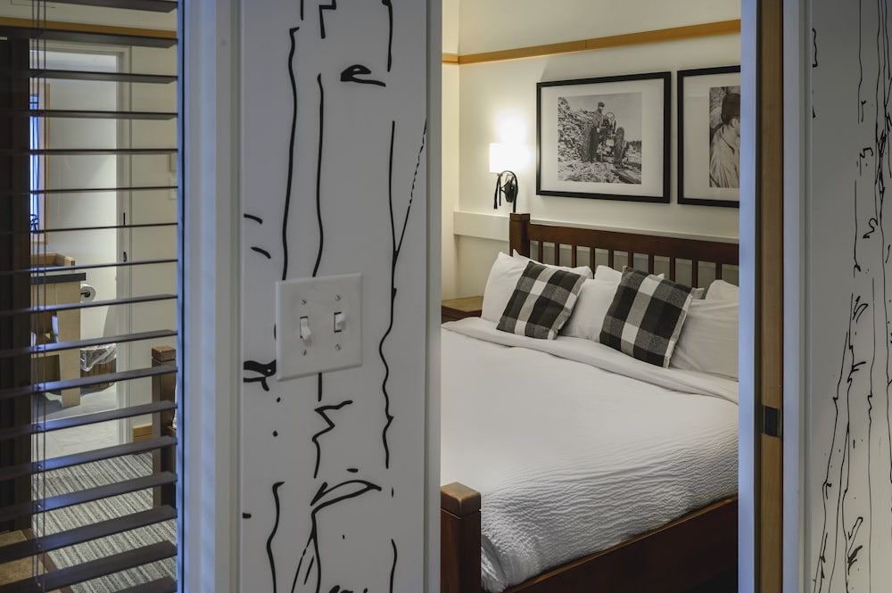 Duchesnay Suite with 1 King Bed & Lake View