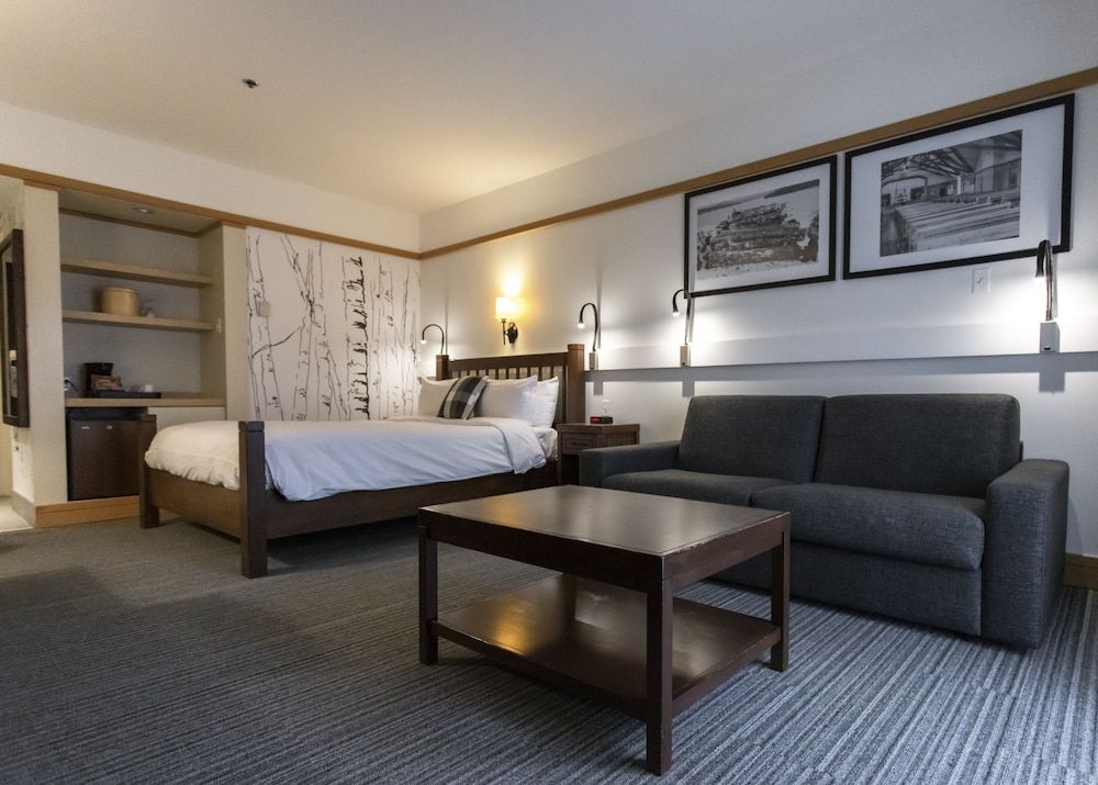 Superior Queen Room with Lake View