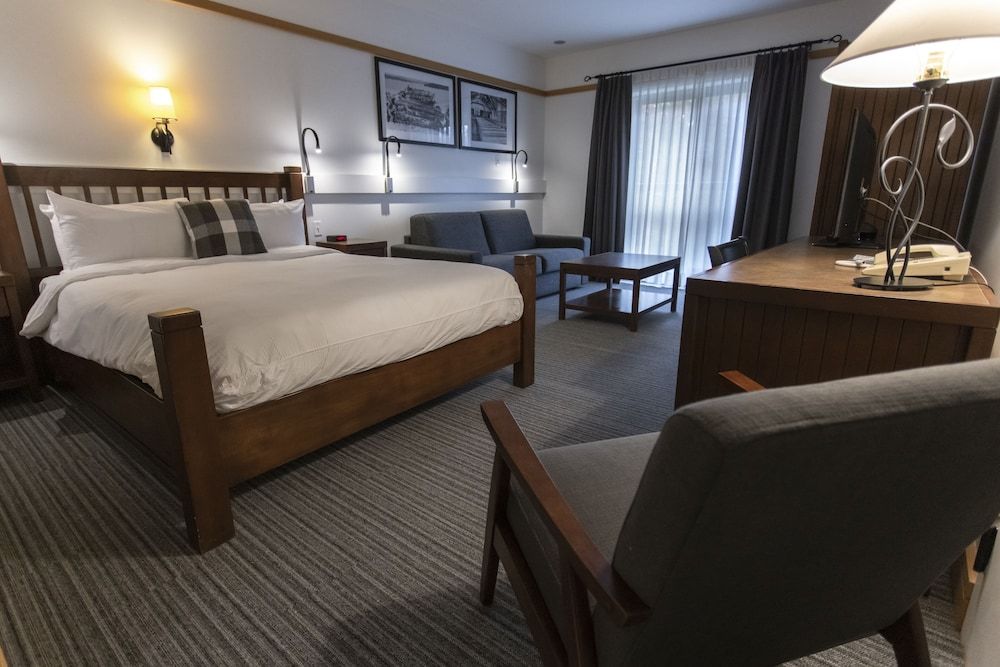Superior Queen Room with Lake View