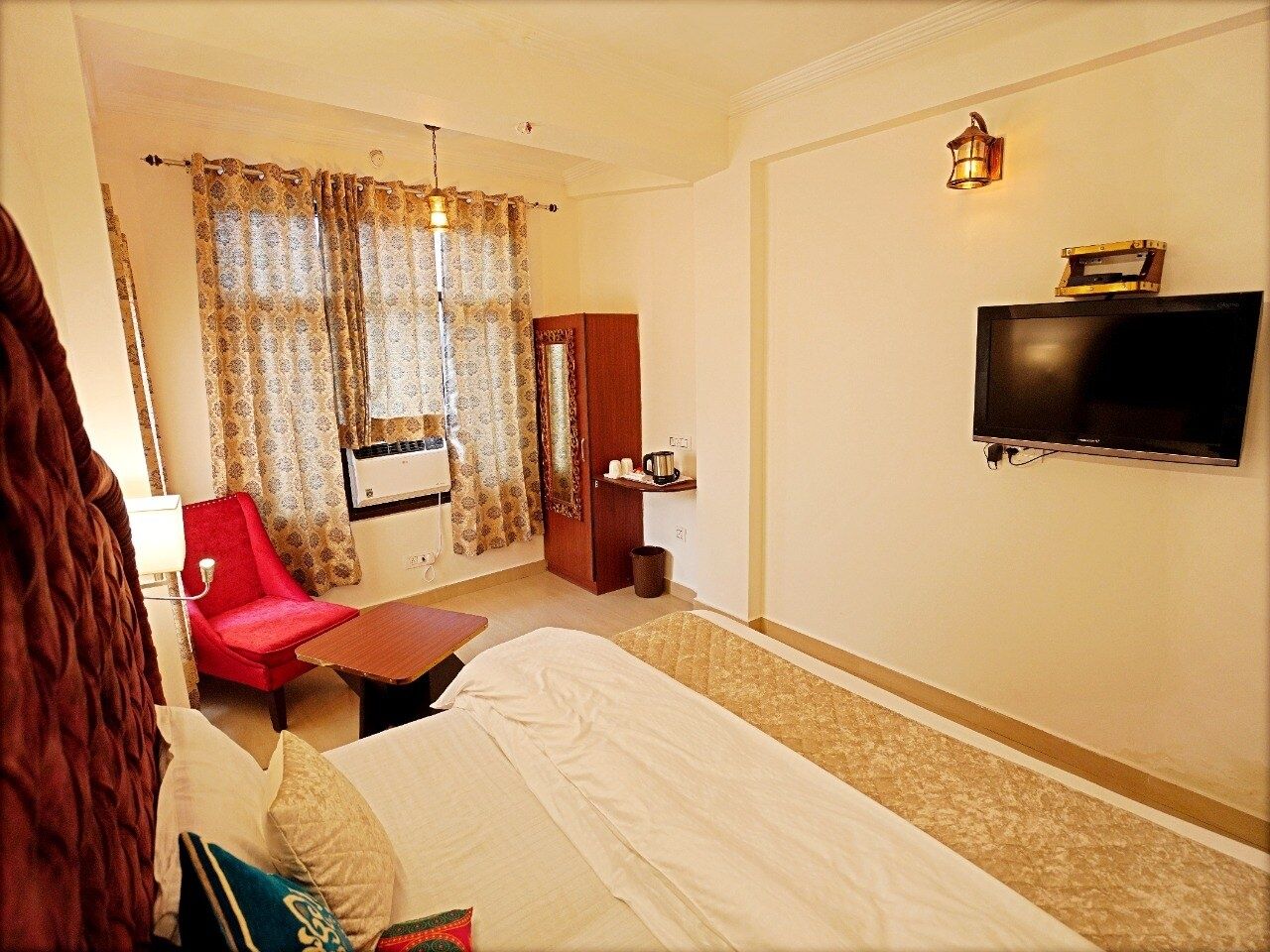 Hotel Uppal Plaza Deluxe Room 5
