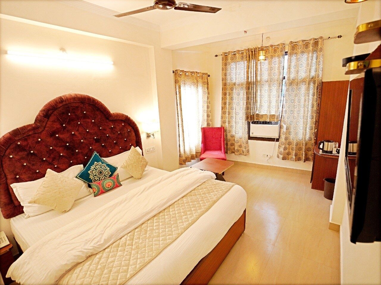 Hotel Uppal Plaza Deluxe Room