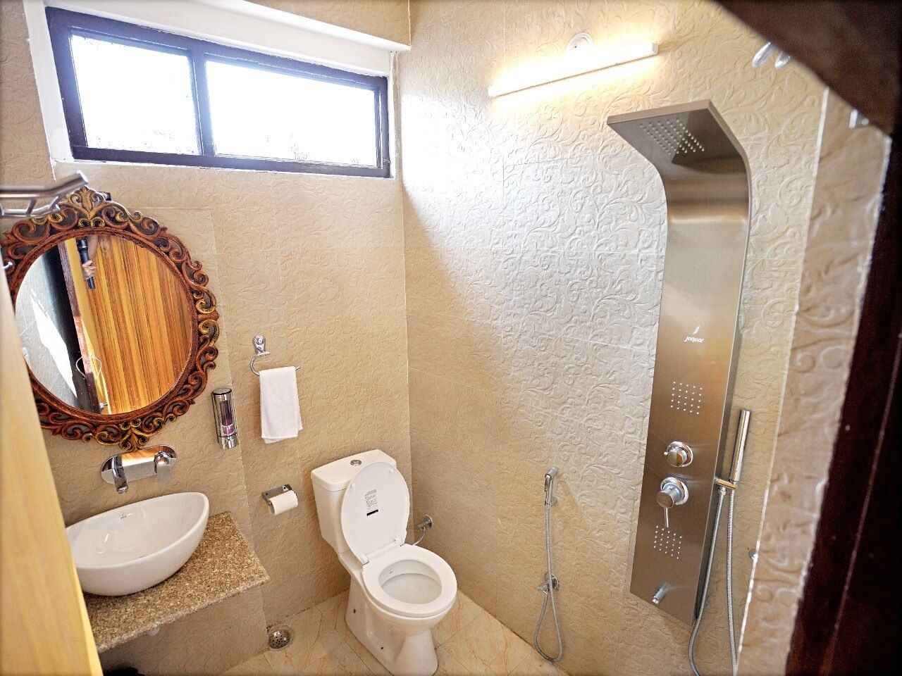 Hotel Uppal Plaza Deluxe Room 3