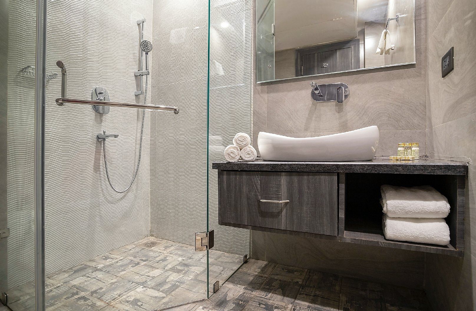 The Porto by Lagom Standard King Room 13