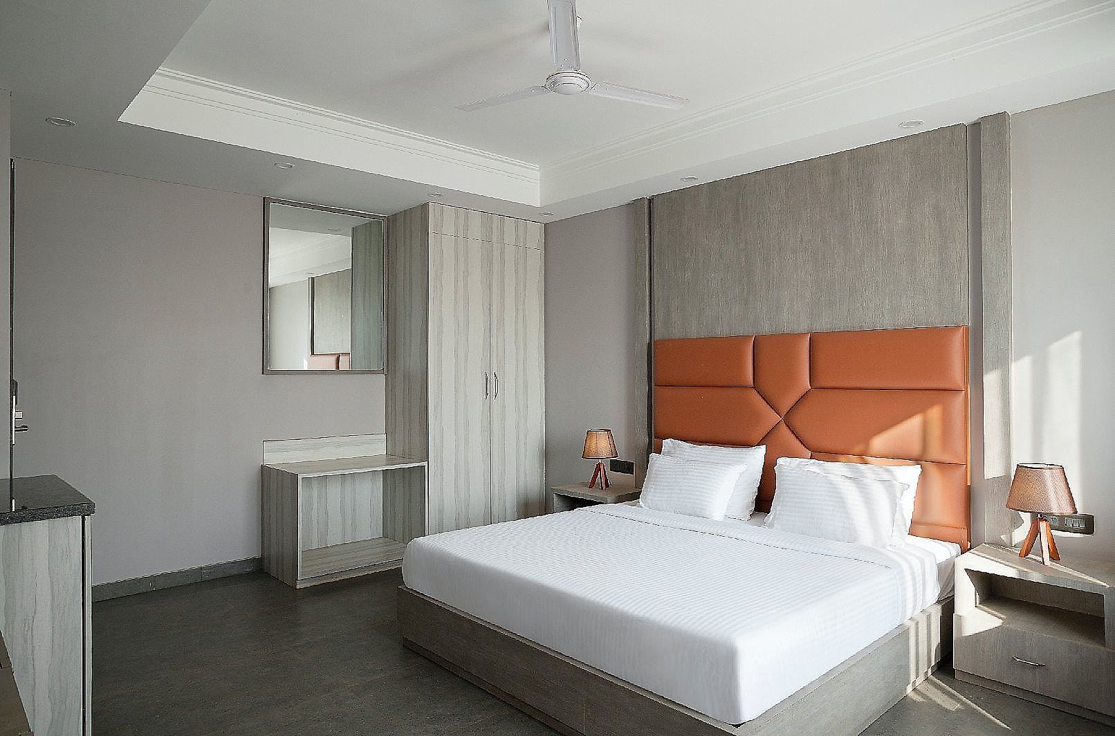 The Porto by Lagom Standard King Room 9