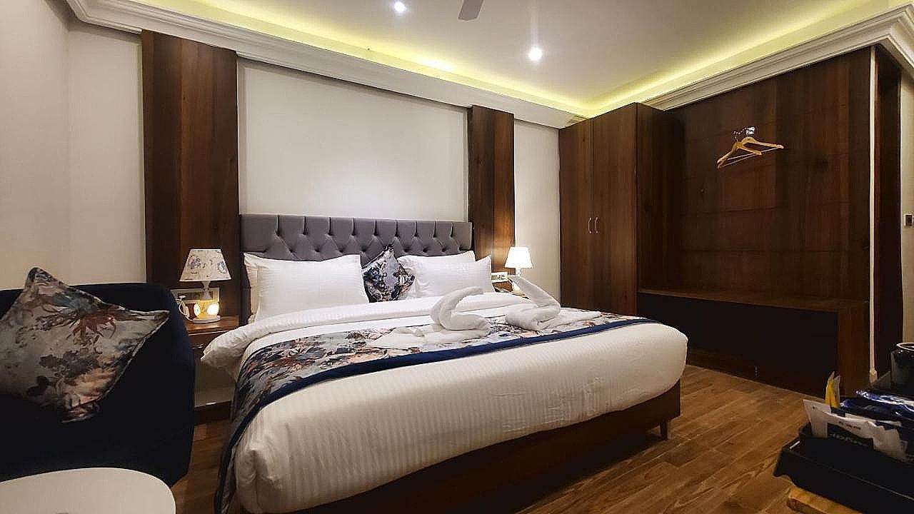 Hotel Sapling Mussoorie - 500 Mtr from Picture Palace Mall Road Deluxe Room 2