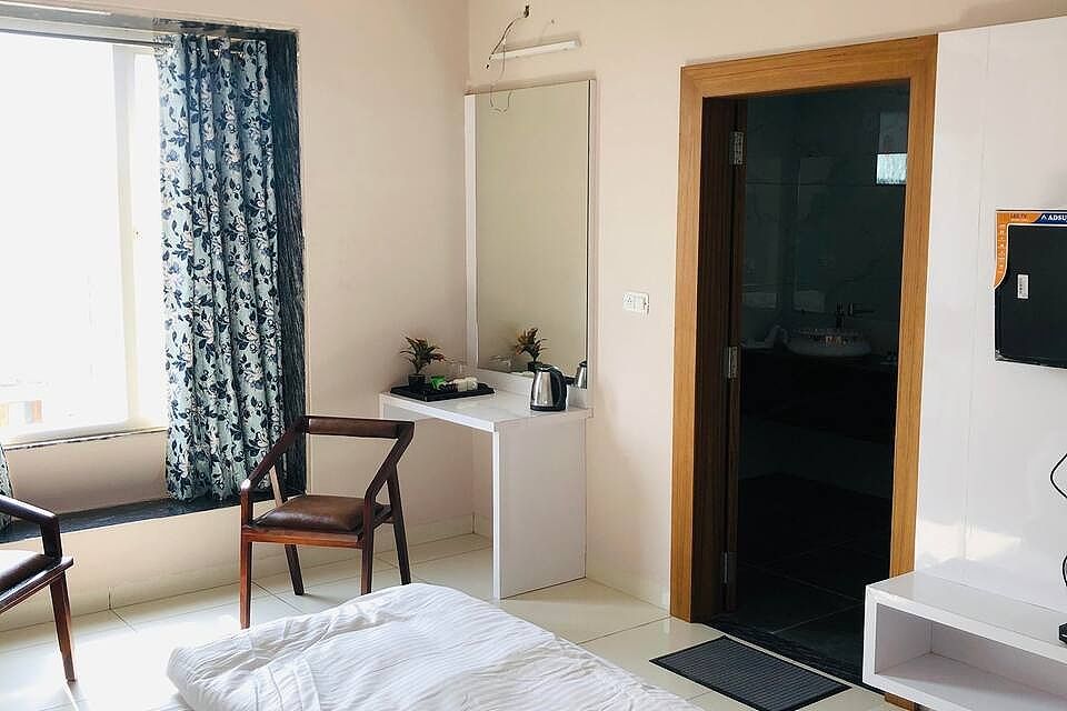 The white fresco Deluxe Room 9