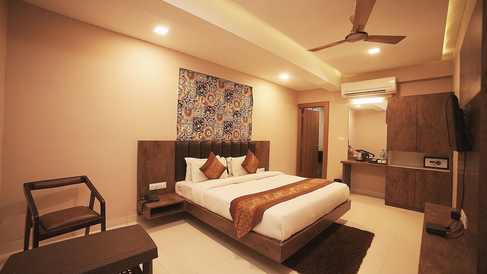 The white fresco Deluxe Room