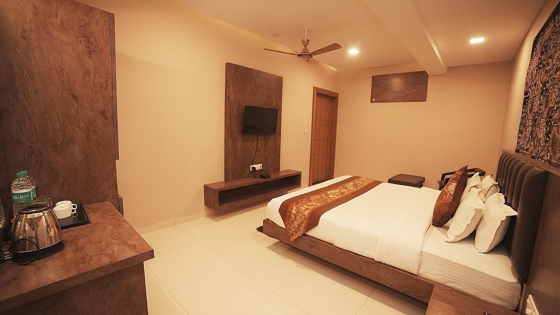 The white fresco Deluxe Room 4