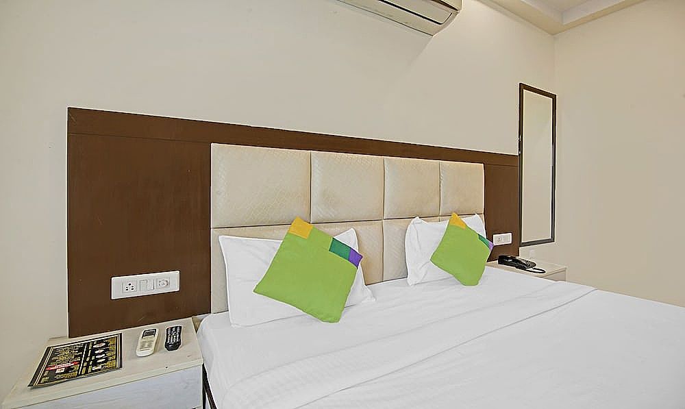 Treebo Apple Pie Deluxe Double Room 5