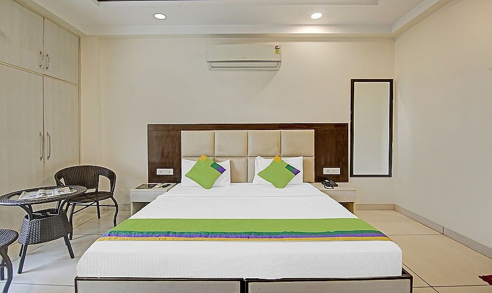Treebo Apple Pie Deluxe Double Room 8