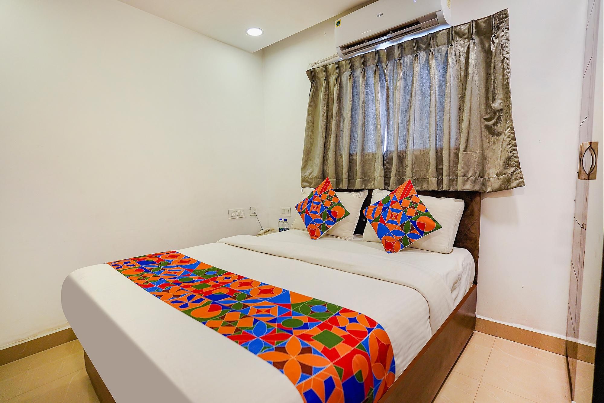  FabHotel Earth Suite Room 3