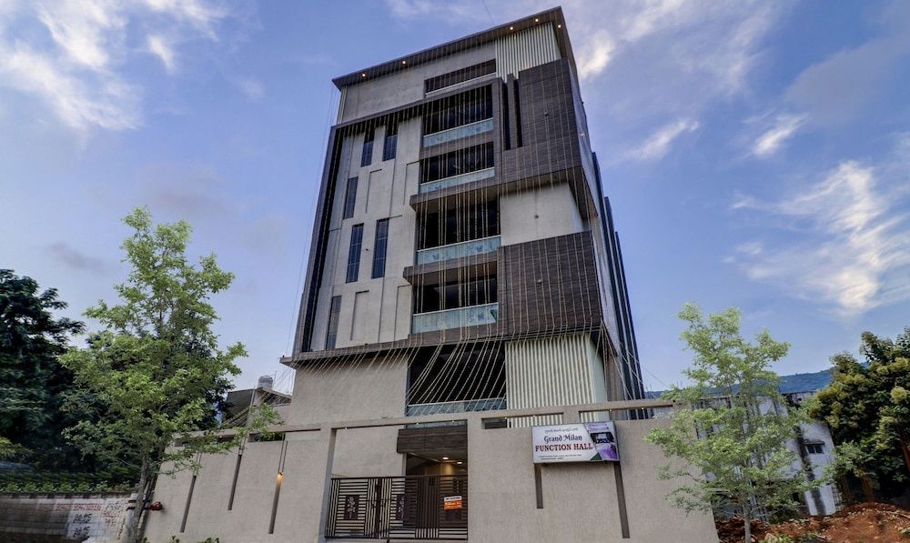 undefined Treebo Grand Milan 7