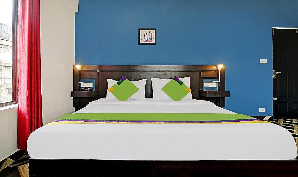 Treebo Trend Hazeberg Resort Oak 3