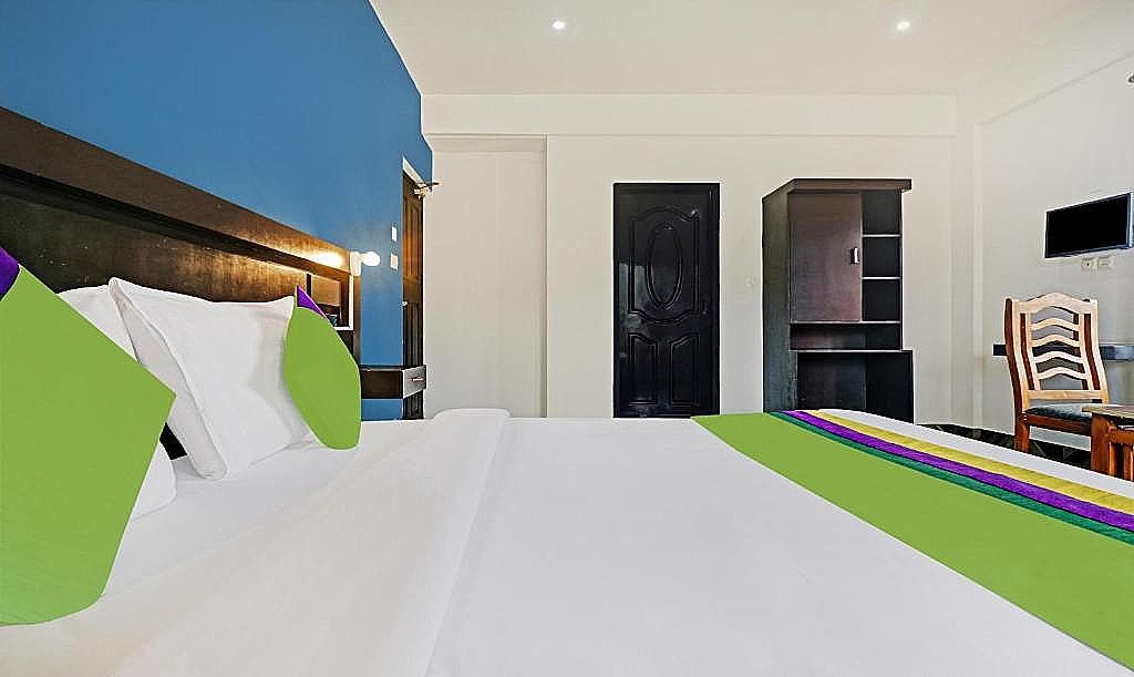 Treebo Trend Hazeberg Resort Oak 5