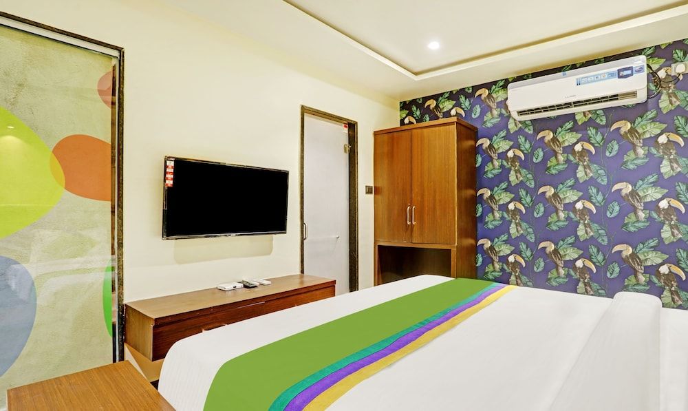 Treebo Risha Deluxe Double Room 12
