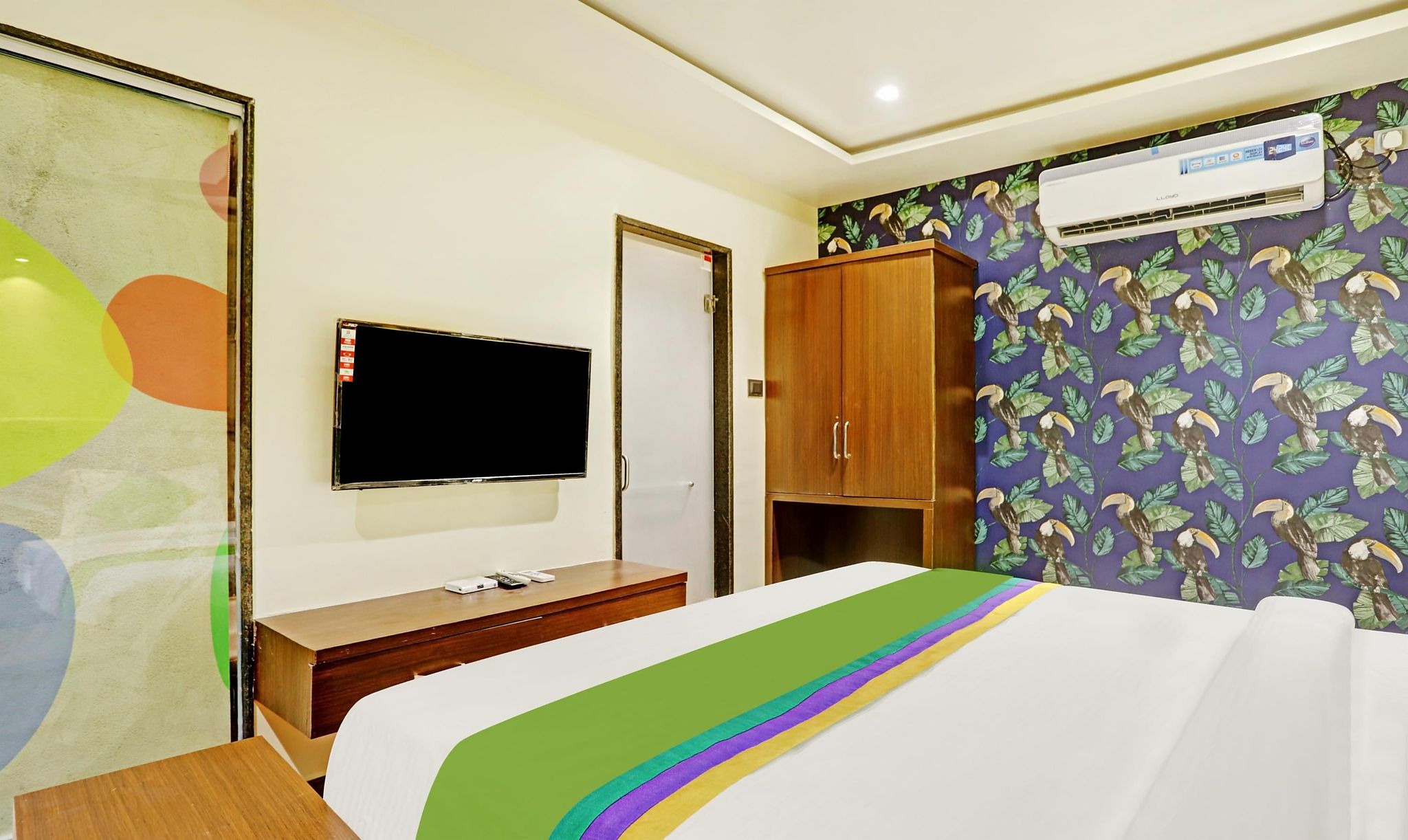 Treebo Risha Deluxe Double Room 8