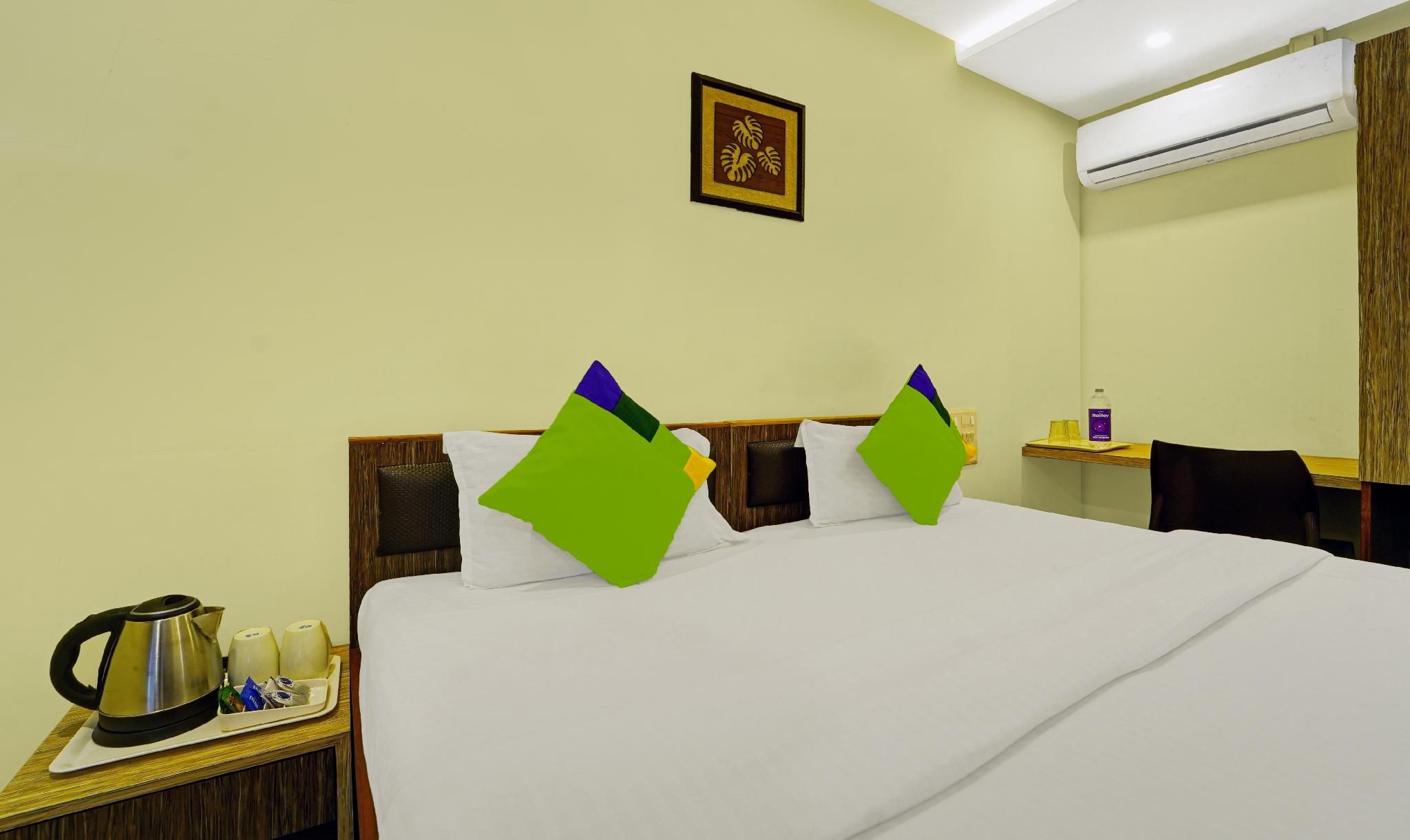 Treebo Surya Comforts, 200 Mtrs From Kolhapur Railway Station Standard Double Room 3