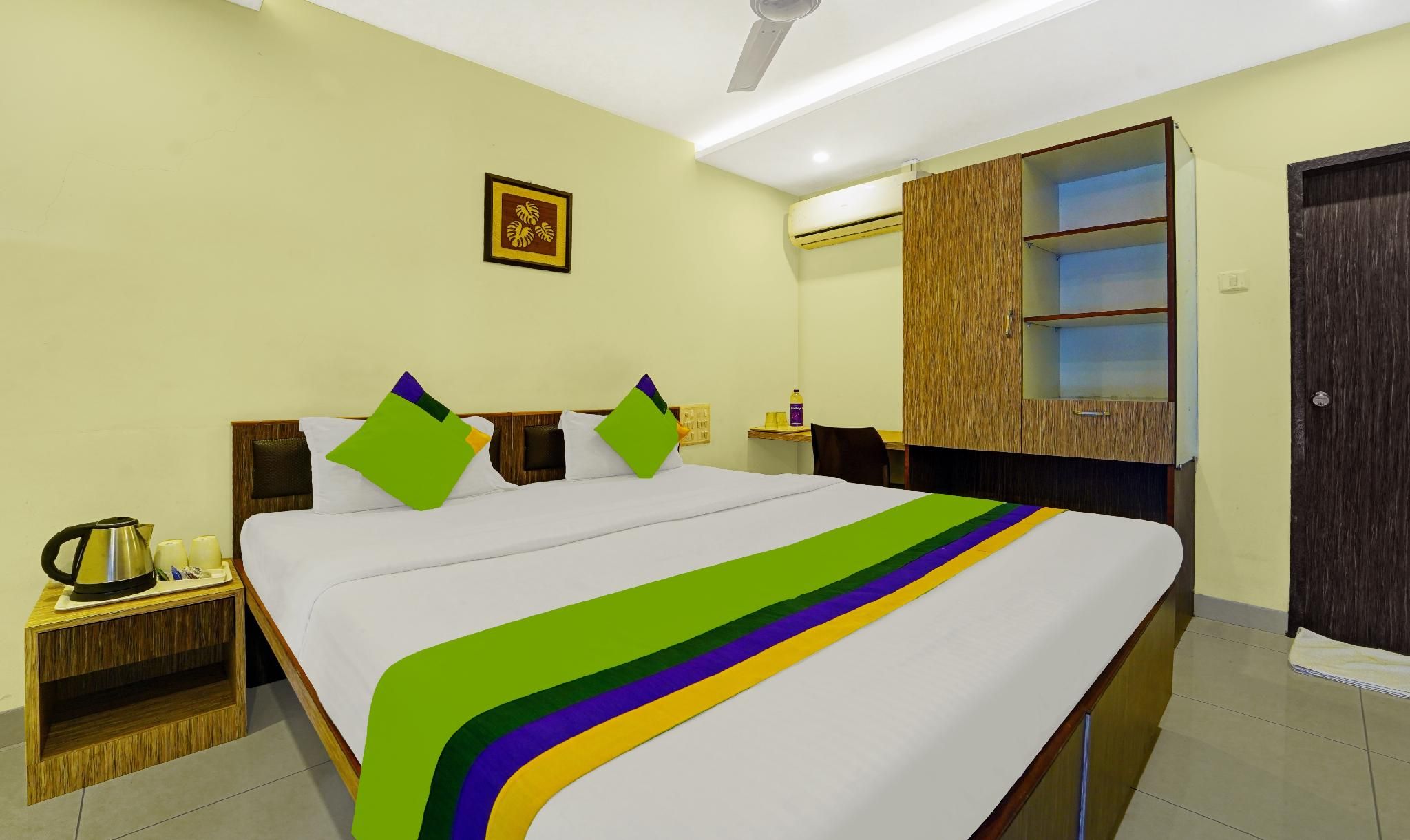 Treebo Surya Comforts, 200 Mtrs From Kolhapur Railway Station Standard Double Room 4