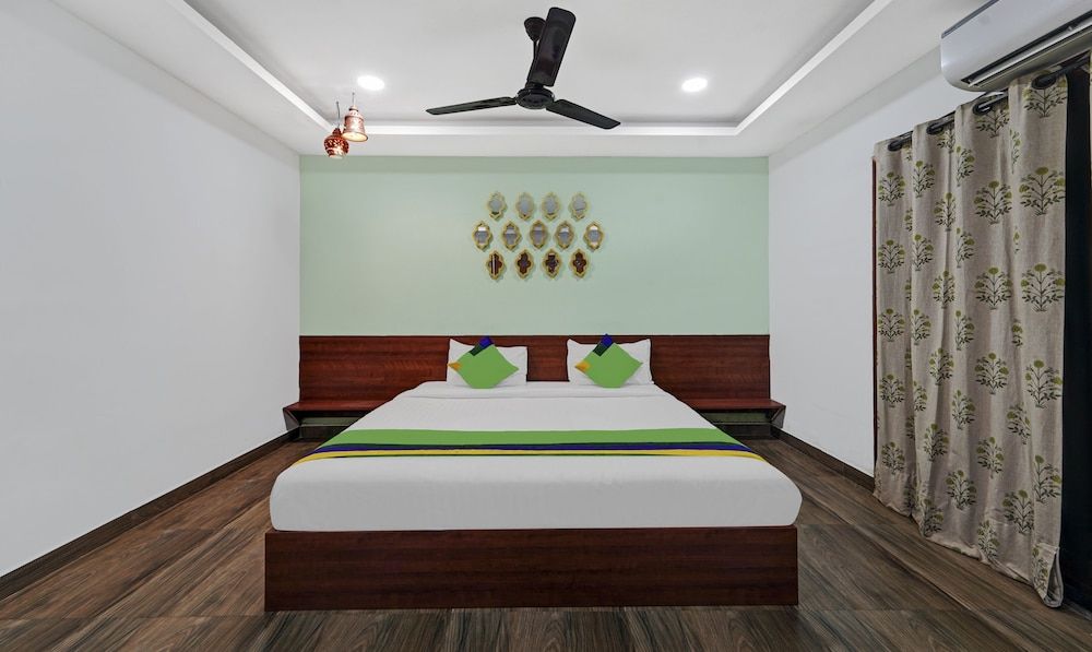 Treebo Signature Grande Deluxe Double Room 6