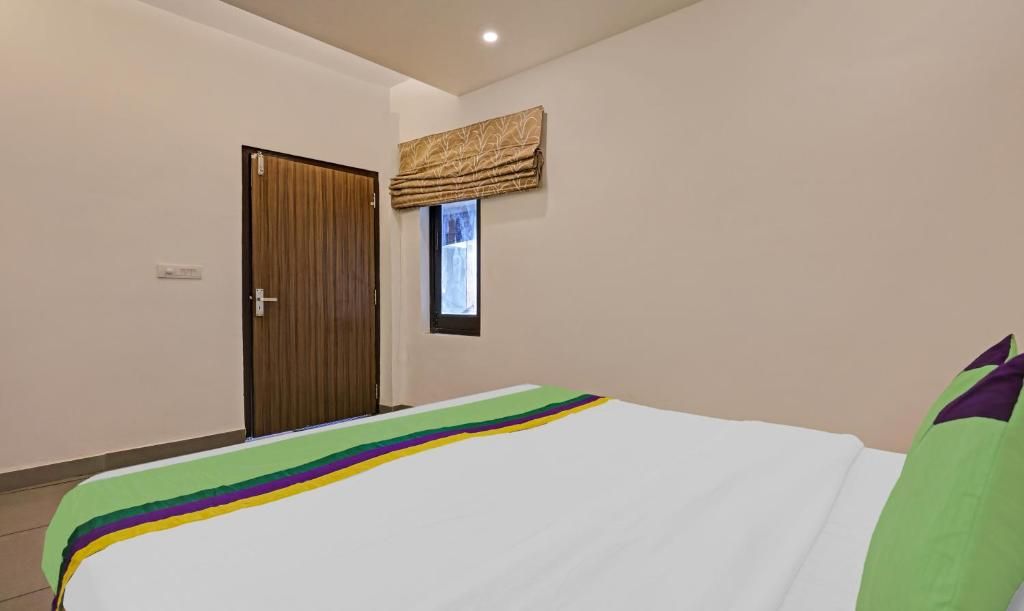 Treebo Vista Lago With Lake View Deluxe Room with Lake View 3