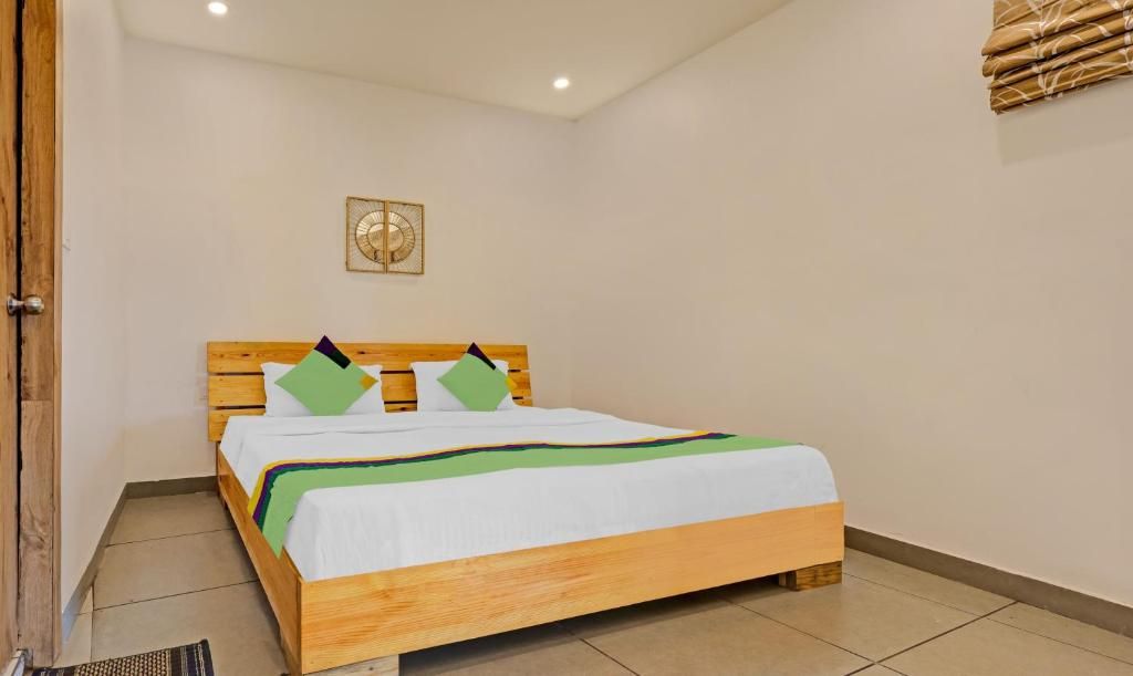 Treebo Vista Lago With Lake View Deluxe Room with Lake View 2