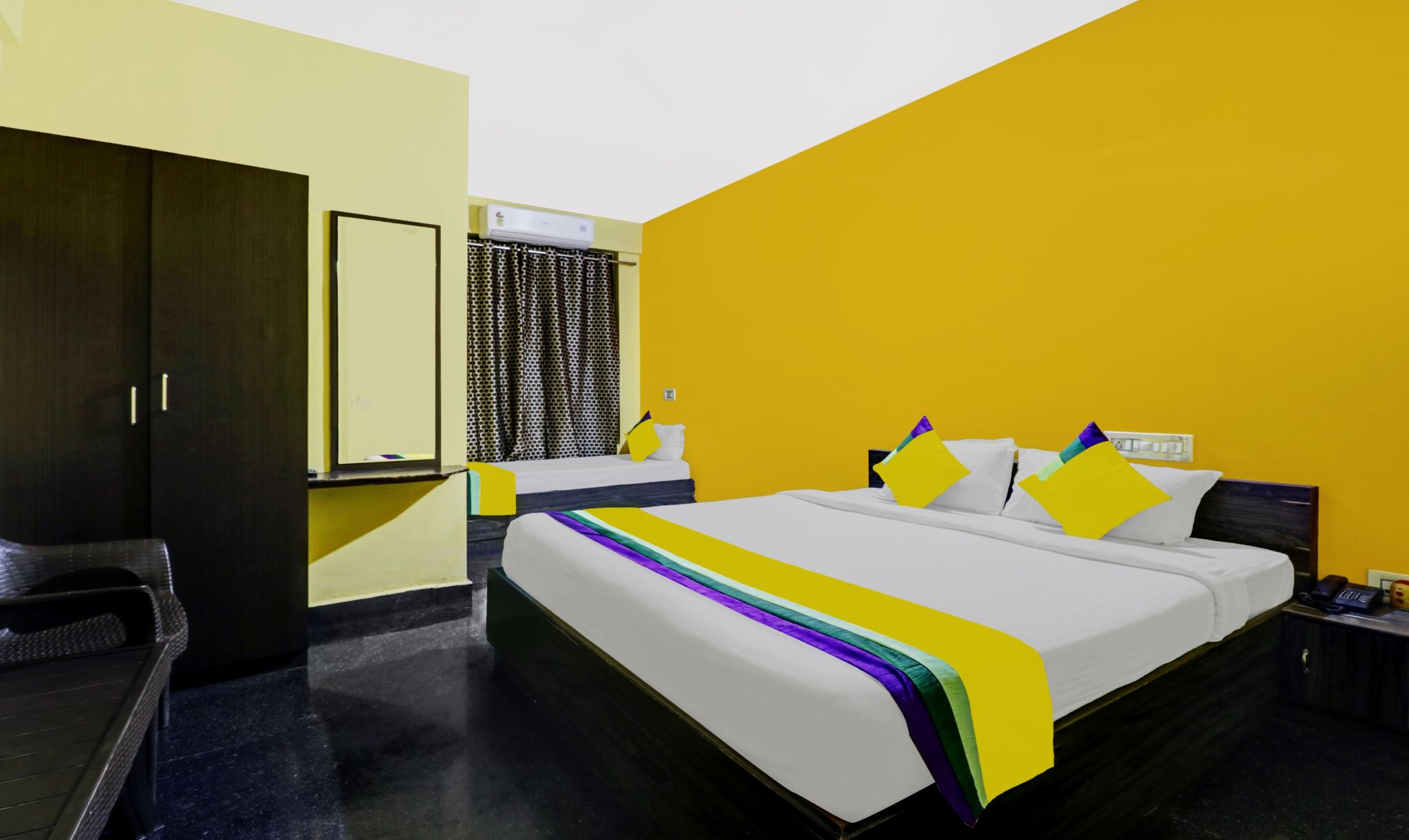 Itsy By Treebo - Aravind Premiere Standard Double Room