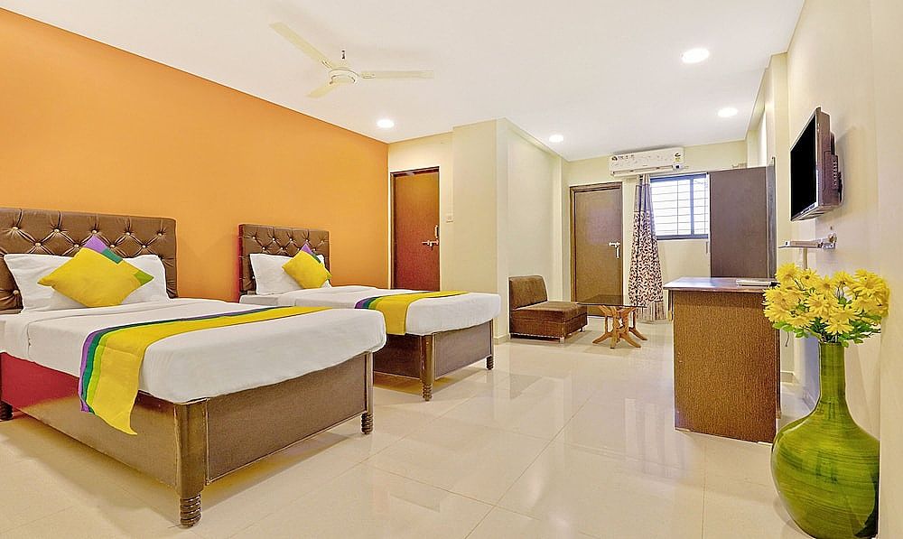 Itsy Hotels Carnival Inn Standard Double Room 14