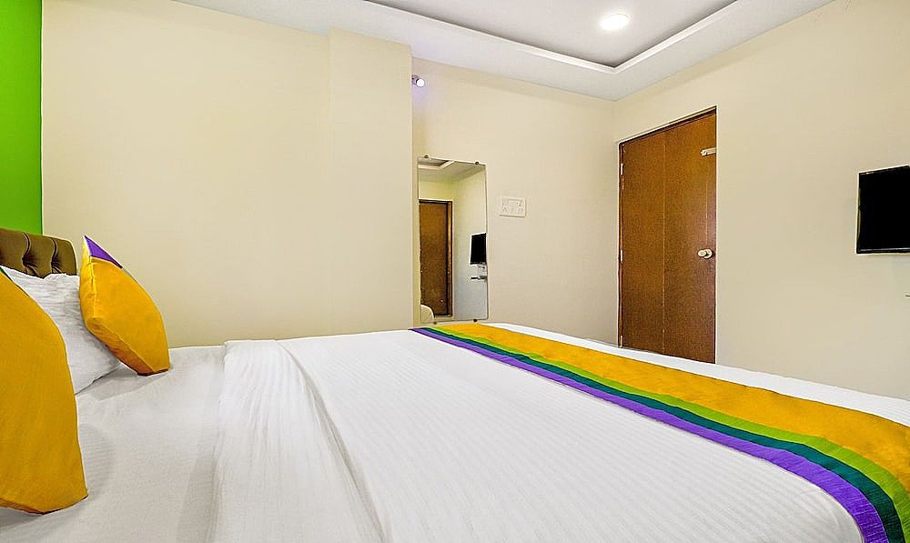 Itsy Hotels Carnival Inn Standard Double Room 23