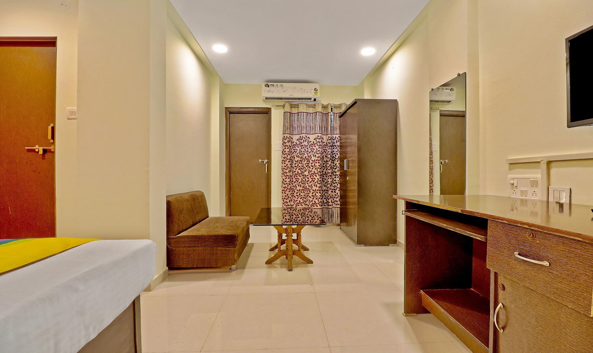 undefined Itsy Hotels Carnival Inn 10