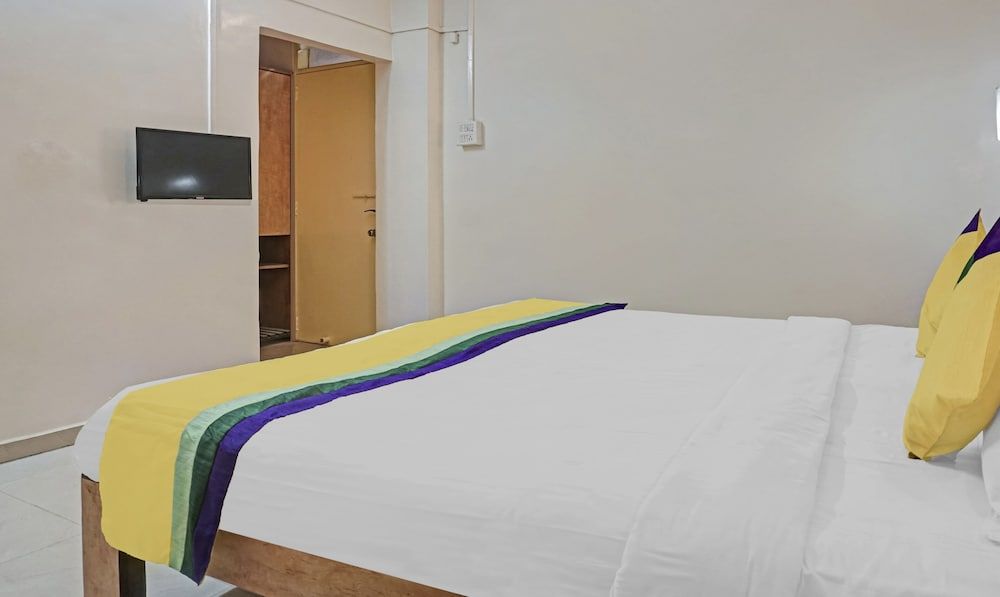 Itsy Hotels Ranjeet Standard Double Room 3