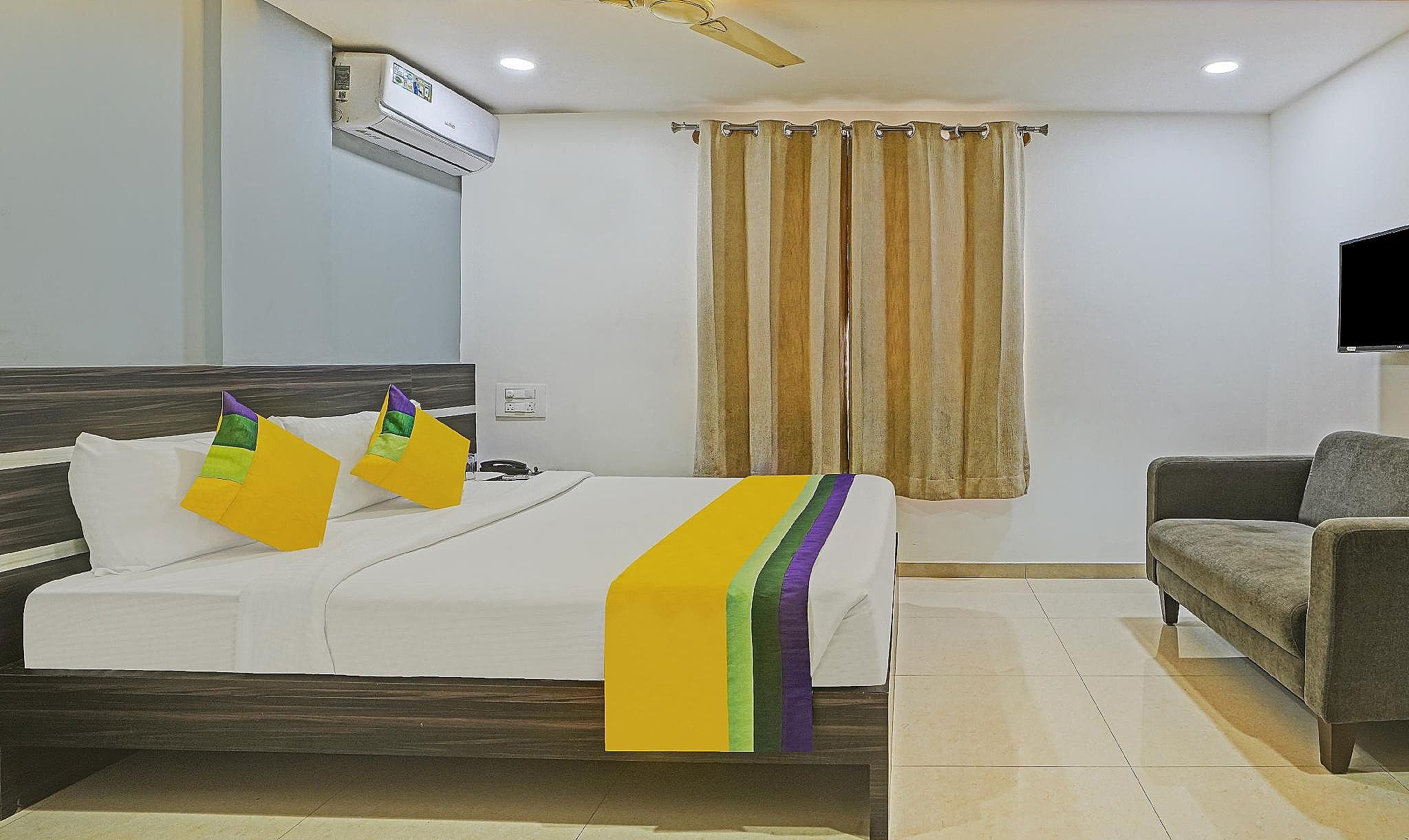 Itsy Hotels Purple Suites Double Room 3