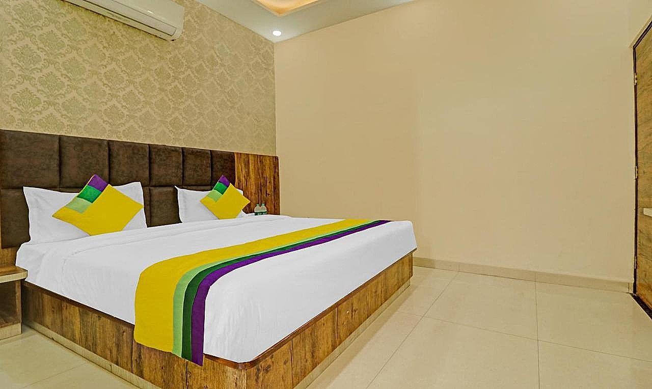 Treebo Trip RD Maple