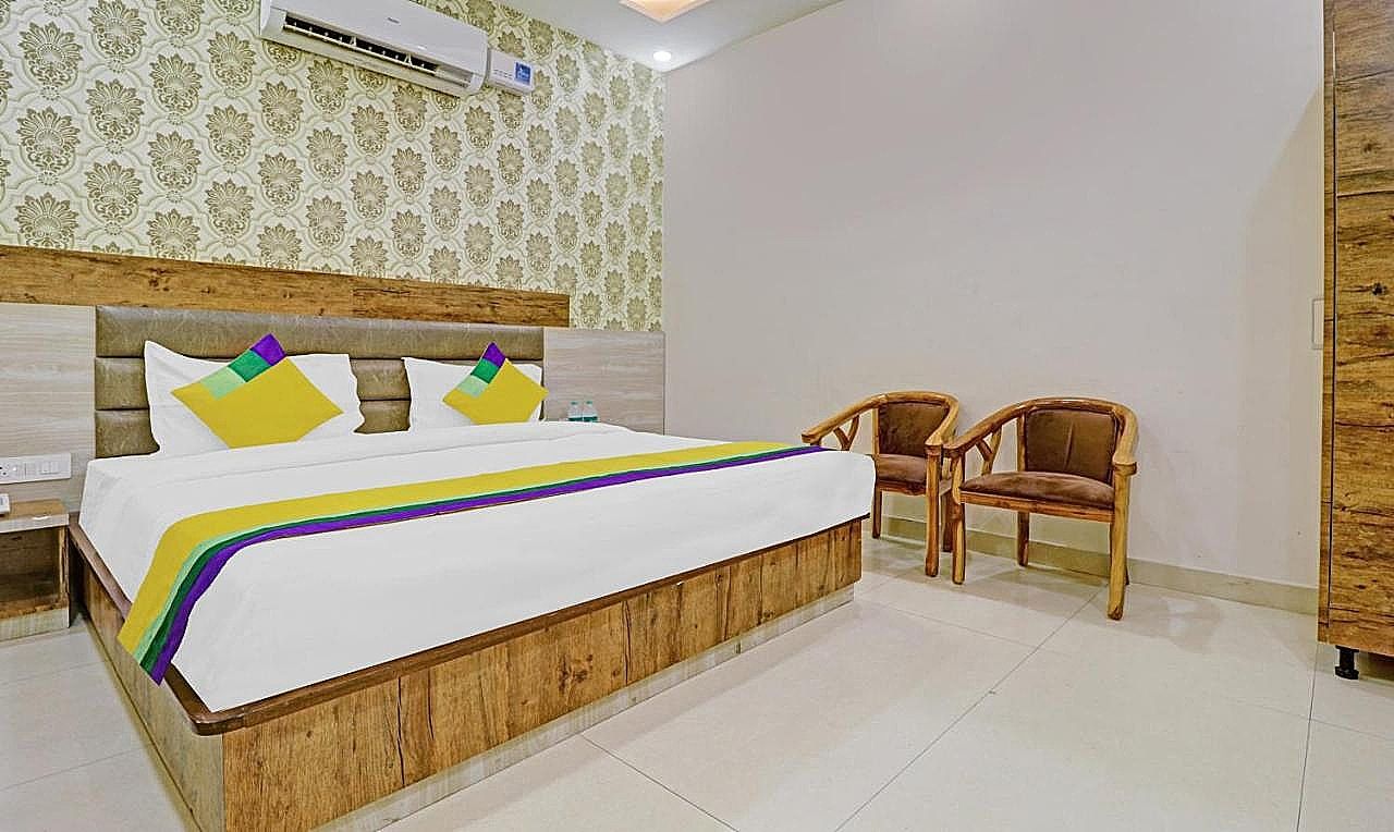 Treebo Trip RD Oak 3