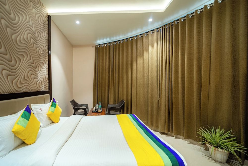 Itsy Hotels Sitara Standard Double Room 4