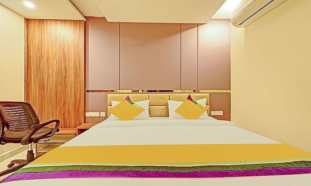 Itsy Hotels Sri Sai Grand Inn Deluxe Double Room 7