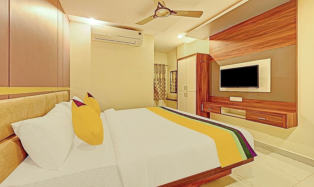 Itsy Hotels Sri Sai Grand Inn Deluxe Double Room 8