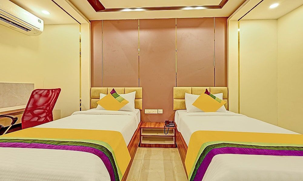 Itsy Hotels Sri Sai Grand Inn Deluxe Double Room 3