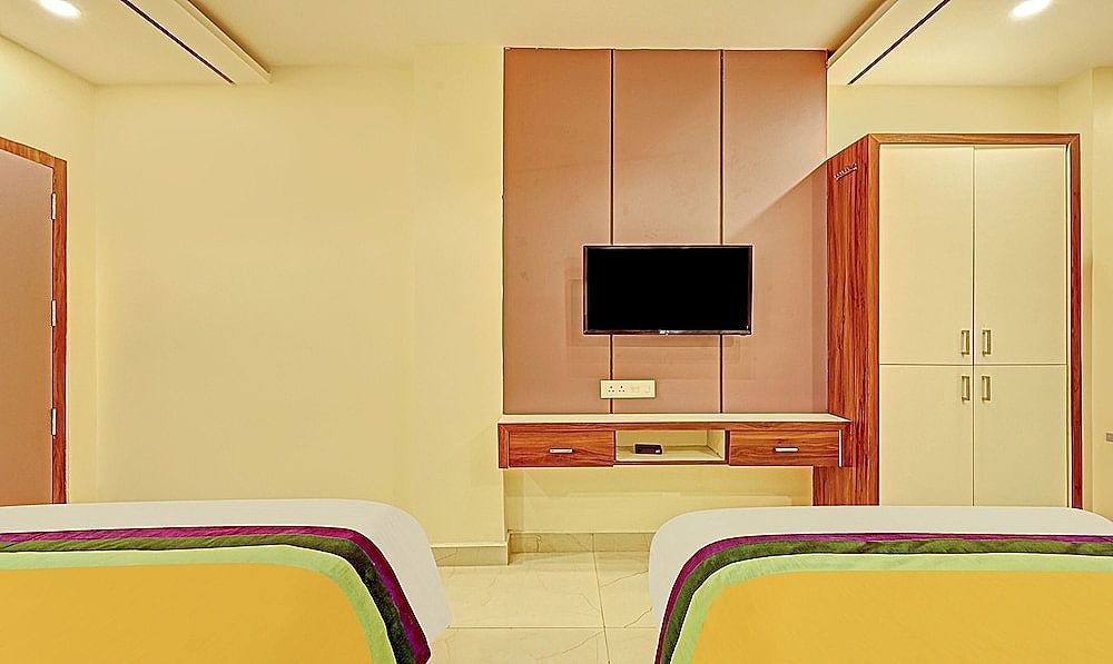 Itsy Hotels Sri Sai Grand Inn Deluxe Double Room 11