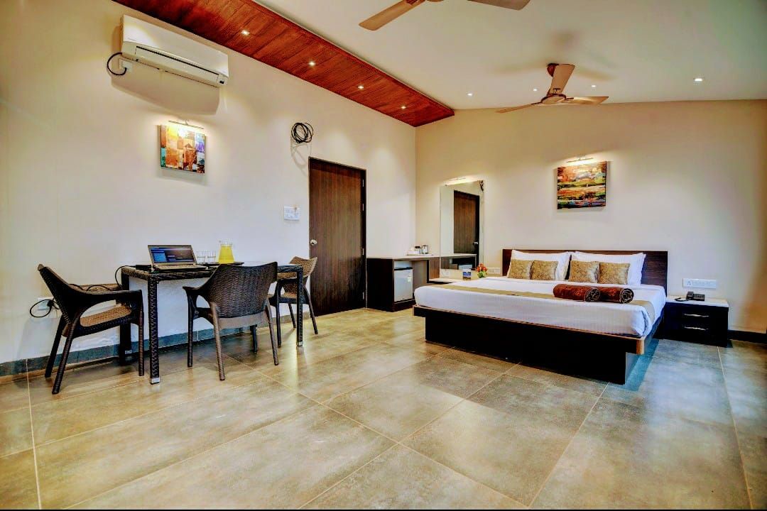 Hotel Strawberry Inn Deluxe Family AC Room 2